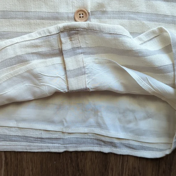 NWT Roolee Striped Cropped Button Up Size Medium - Picture 5 of 7